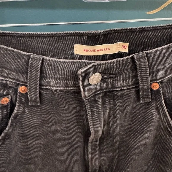 Levis Ribcage Jeans - Picture 6 of 7